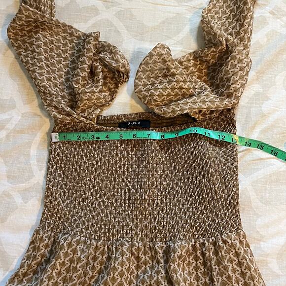 OPT Classic Smocked Long Sleeve
Front Slit Maxi Dress in Geo Print medium - Picture 9 of 11